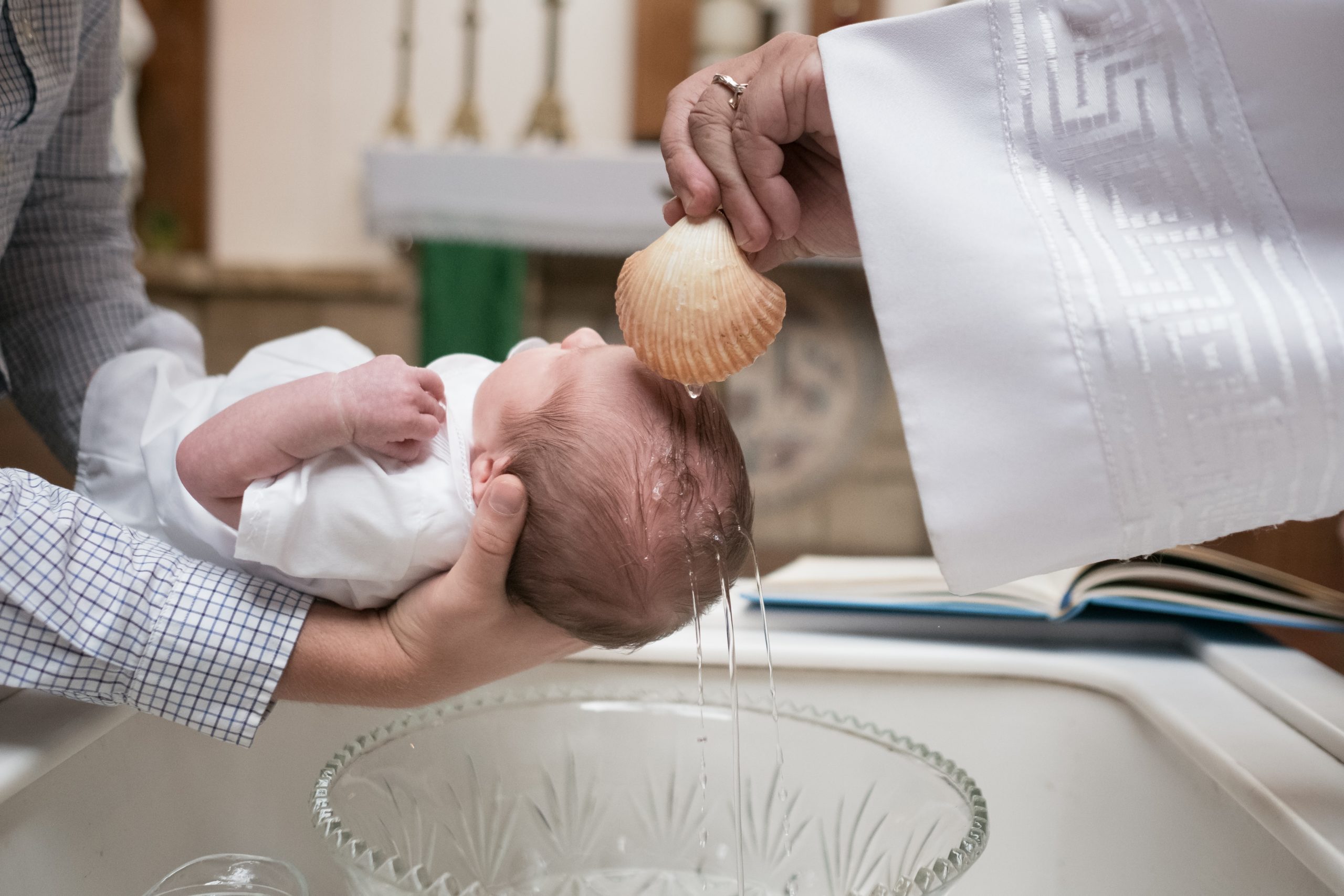 Baptême religieux : définition, signification, étapesles infos